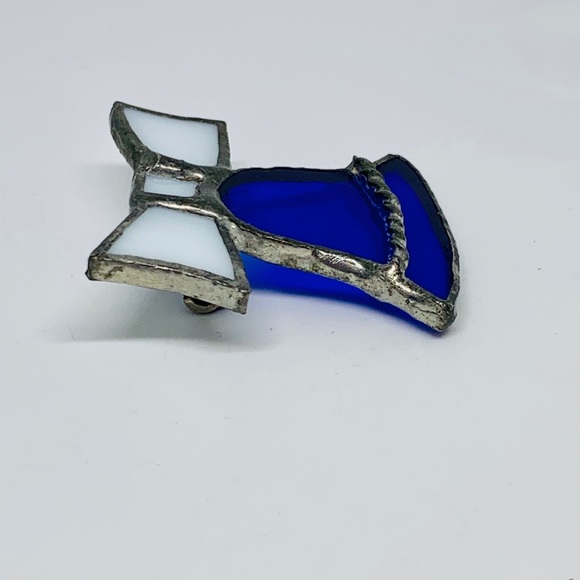 Unique artisan made stain glass bell brooch - Picture 2 of 4